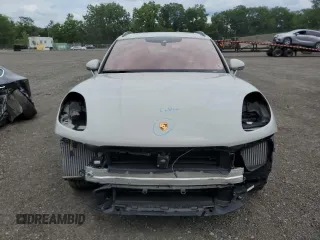 2023 Porsche Macan GTS z VIN WP1AF2A50PLB56233, wystawiony jako Copart lot #61933415 z przebiegiem 16 184 mil mil oraz Szkoda całkowita • Salvage title. Historia ofert i sprzedaży dostępna na DreamBid. Obrazek 5.