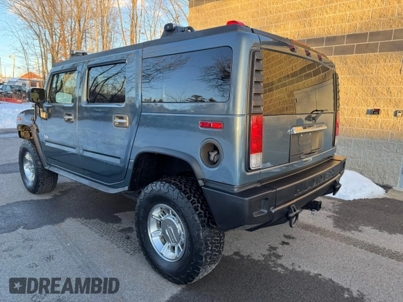 2005 Hummer H2 SUV z VIN 5GRGN23U05H120706, wystawiony jako Copart lot #48441015 z przebiegiem 64 435 mil mil oraz Czysty tytuł • Clean title. Historia ofert i sprzedaży dostępna na DreamBid. Obrazek 3.