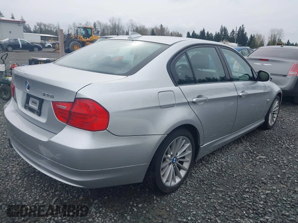 2011 BMW 3 Series 328i xDrive z VIN WBAPK5G50BNN26400, wystawiony jako IAAI lot #41885509 z przebiegiem 190 962 mil mil oraz . Historia ofert i sprzedaży dostępna na DreamBid. Obrazek 4.