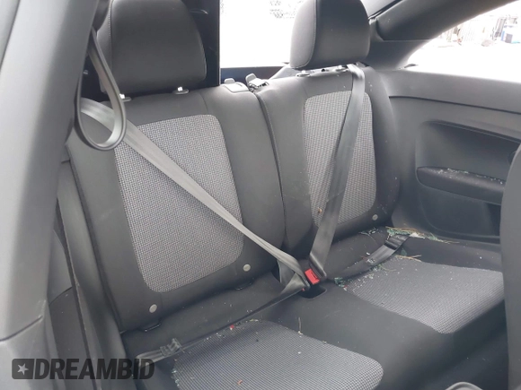 2019 Volkswagen Beetle S с VIN 3VWFD7AT0KM720833, выставлен на аукционе IAAI как лот 40231743 с пробегом 38 227 миль миль и . История ставок и продаж доступна на DreamBid. Изображение 8.