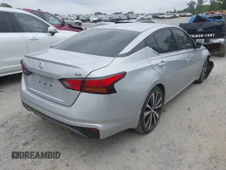 2020 Nissan Altima SR z VIN 1N4BL4CV5LN301259, wystawiony jako IAAI lot #42150709 z przebiegiem 52 512 mil mil oraz . Historia ofert i sprzedaży dostępna na DreamBid. Obrazek 4.