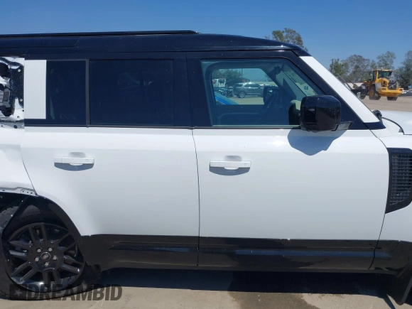 2024 Land Rover Defender X-Dynamic SE with VIN SALE27EU5R2352344, listed as a IAAI auction lot 42314350 with 12,517 mi miles and . Bid and sale history available at DreamBid. Image 12.