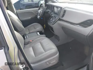 2018 Toyota Sienna XLE Auto Access Seat with VIN 5TDYZ3DC6JS928313, listed as a IAAI auction lot 41411318 with 145,480 mi miles. Bid and sale history available at carsss.com. Image 5.