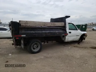 2006 GMC Sierra 3500 WT z VIN 1GDJK34U56E167281, wystawiony jako Copart lot #76955914 z przebiegiem 197 351 mil mil oraz Szkody całkowita. Historia ofert i sprzedaży dostępna na DreamBid. Obrazek 3.