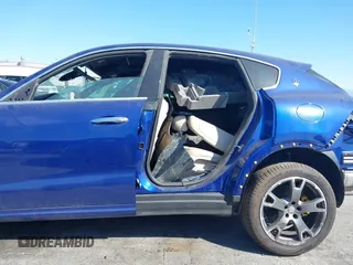 2022 Maserati Levante GT z VIN ZN661XUA1NX390431, wystawiony jako IAAI lot #41825681 z przebiegiem 14 591 mil mil oraz . Historia ofert i sprzedaży dostępna na DreamBid. Obrazek 14.