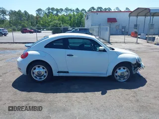 2015 Volkswagen Beetle Fleet Edition z VIN 3VWF17AT0FM655321, wystawiony jako IAAI lot #42386548 z przebiegiem 120 215 mil mil oraz . Historia ofert i sprzedaży dostępna na DreamBid. Obrazek 13.