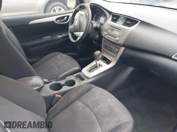 2014 Nissan Sentra SV z VIN 1N4AB7AP6EN853411, wystawiony jako IAAI lot #41058501 z przebiegiem 133 780 mil mil oraz . Historia ofert i sprzedaży dostępna na DreamBid. Obrazek 5.