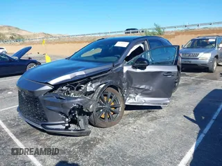 2023 Lexus RX 500h F Sport Performance z VIN 2T2BCMEA7PC007404, wystawiony jako IAAI lot #41742364 z przebiegiem 9 667 mil mil oraz . Historia ofert i sprzedaży dostępna na DreamBid. Obrazek 2.