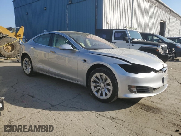 2017 Tesla Model S 100D z VIN 5YJSA1E2XHF213086, wystawiony jako Copart lot #53780875 z przebiegiem 34 205 mil mil oraz Szkoda całkowita • Salvage title. Historia ofert i sprzedaży dostępna na DreamBid. Obrazek 4.