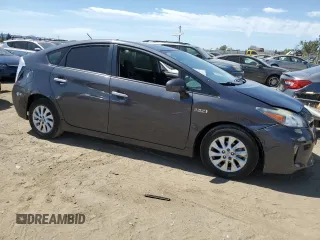 2014 Toyota Prius with VIN JTDKN3DP2E3057714, listed as a Copart auction lot 61210415 with 155,153 mi miles and Salvage title. Bid and sale history available at DreamBid. Image 4.