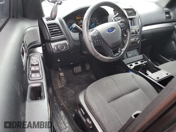2017 Ford Police Interceptor Utility z VIN 1FM5K8AR0HGC25366, wystawiony jako Copart lot #53962255 z przebiegiem 130 821 mil mil oraz Szkoda całkowita • Salvage title. Historia ofert i sprzedaży dostępna na DreamBid. Obrazek 8.