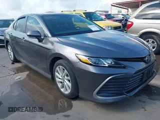 2023 Toyota Camry LE z VIN 4T1R11AK0PU182193, wystawiony jako IAAI lot #42420088 z przebiegiem 30 171 mil mil oraz . Historia ofert i sprzedaży dostępna na DreamBid. Obrazek 1.
