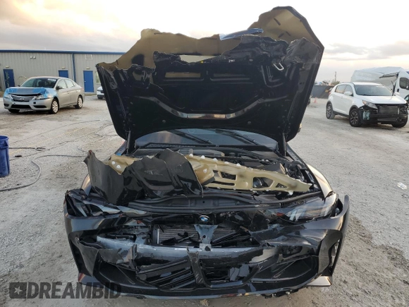 2025 BMW M3 Competition xDrive z VIN WBS33HJ01SFT73803, wystawiony jako Copart lot #85042904 z przebiegiem Nie podano mil oraz Szkoda całkowita • Salvage title. Historia ofert i sprzedaży dostępna na DreamBid. Obrazek 5.