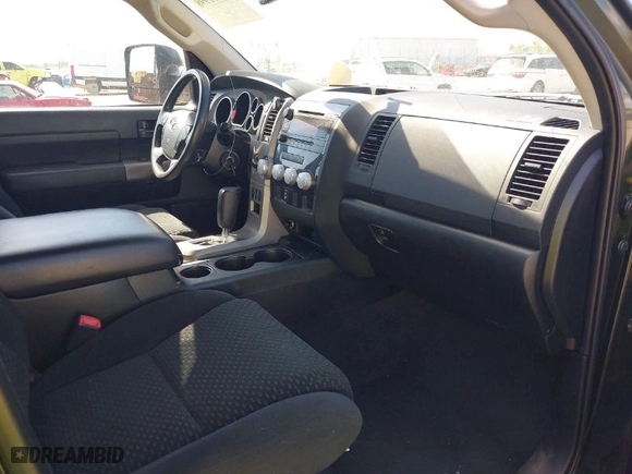2010 Toyota Tundra 4WD Truck with VIN 5TFUW5F11AX103188, listed as a IAAI auction lot 39811998 with 198,948 mi miles. Bid and sale history available at carsss.com. Image 5.