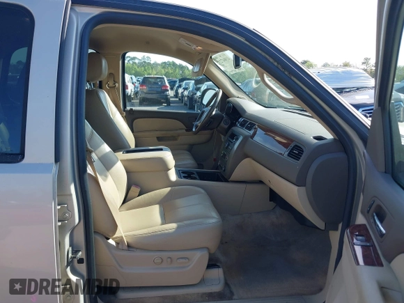 2010 GMC Yukon SLT with VIN 1GKMCCE3XAR225380, listed as a IAAI auction lot 41904723 with 173,686 mi miles. Bid and sale history available at carsss.com. Image 5.