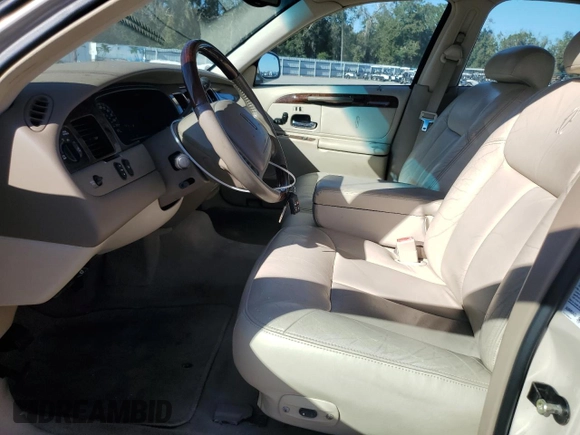 2001 Lincoln Town Car Cartier z VIN 1LNHM83W31Y671814, wystawiony jako Copart lot #77169664 z przebiegiem Nie podano mil oraz Szkoda całkowita • Salvage title. Historia ofert i sprzedaży dostępna na DreamBid. Obrazek 7.