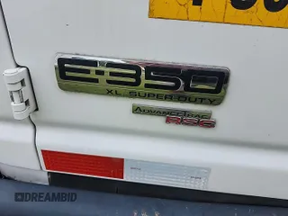 2013 Ford Econoline Passenger XL z VIN 1FBNE3BL9DDA08357, wystawiony jako IAAI lot #42472076 z przebiegiem 302 798 mil mil oraz . Historia ofert i sprzedaży dostępna na DreamBid. Obrazek 1.