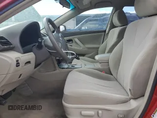 2010 Toyota Camry z VIN 4T1BF3EK9AU105743, wystawiony jako Copart lot #48596965 z przebiegiem 205 265 mil mil oraz Szkoda całkowita • Salvage title. Historia ofert i sprzedaży dostępna na DreamBid. Obrazek 7.