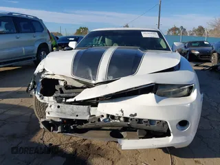 2014 Chevrolet Camaro LT z VIN 2G1FC1E39E9321549, wystawiony jako IAAI lot #41582840 z przebiegiem 129 495 mil mil oraz . Historia ofert i sprzedaży dostępna na DreamBid. Obrazek 13.