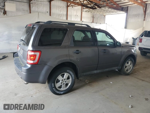 2011 Ford Escape XLT z VIN 1FMCU9D79BKB11405, wystawiony jako Copart lot #63095365 z przebiegiem Nie podano mil oraz Czysty tytuł • Clean title. Historia ofert i sprzedaży dostępna na DreamBid. Obrazek 3.