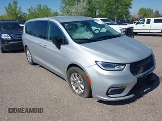 2024 Chrysler Pacifica Touring L with VIN 2C4RC1BGXRR125511, listed as a IAAI auction lot 42033907 with 29,812 mi miles and . Bid and sale history available at DreamBid. Image 1.