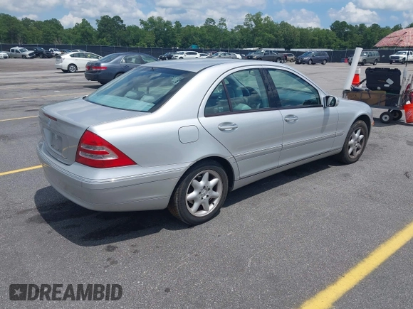 2002 Mercedes-Benz C 230/260/280/320 z VIN WDBRF61J92F276921, wystawiony jako IAAI lot #42507459 z przebiegiem 120 560 mil mil oraz . Historia ofert i sprzedaży dostępna na DreamBid. Obrazek 4.