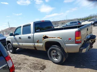 2002 Chevrolet Silverado 2500HD LS with VIN 1GCHK23U82F237150, listed as a IAAI auction lot 41918083 with 173,724 mi miles. Bid and sale history available at carsss.com. Image 14.