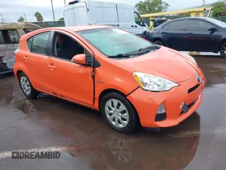 2013 Toyota Prius One z VIN JTDKDTB35D1040967, wystawiony jako IAAI lot #41808977 z przebiegiem 158 238 mil mil oraz . Historia ofert i sprzedaży dostępna na DreamBid. Obrazek 1.