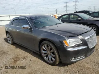 2013 Chrysler 300 C z VIN 2C3CCAKT2DH665649, wystawiony jako Copart lot #55963305 z przebiegiem 188 138 mil mil oraz Szkody całkowita. Historia ofert i sprzedaży dostępna na DreamBid. Obrazek 4.
