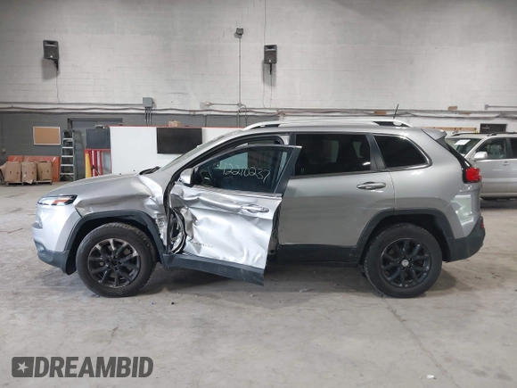 2016 Jeep Cherokee Latitude z VIN 1C4PJMCB9GW148882, wystawiony jako IAAI lot #42210237 z przebiegiem 124 441 mil mil oraz . Historia ofert i sprzedaży dostępna na DreamBid. Obrazek 14.