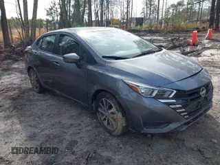 2023 Nissan Versa SV z VIN 3N1CN8EV0PL847649, wystawiony jako IAAI lot #41837595 z przebiegiem 39 542 mil mil oraz . Historia ofert i sprzedaży dostępna na DreamBid. Obrazek 1.