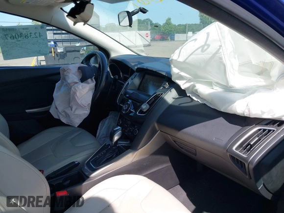 2015 Ford Focus Titanium z VIN 1FADP3N25FL291844, wystawiony jako IAAI lot #42383067 z przebiegiem 82 545 mil mil oraz . Historia ofert i sprzedaży dostępna na DreamBid. Obrazek 5.