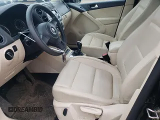 2012 Volkswagen Tiguan SE z VIN WVGAV7AX5CW563536, wystawiony jako Copart lot #52407665 z przebiegiem 136 263 mil mil oraz Szkody całkowita. Historia ofert i sprzedaży dostępna na DreamBid. Obrazek 7.