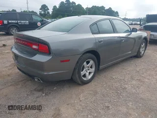 2011 Dodge Charger SE z VIN 2B3CL3CG3BH543535, wystawiony jako IAAI lot #42300953 z przebiegiem 283 011 mil mil oraz . Historia ofert i sprzedaży dostępna na DreamBid. Obrazek 4.