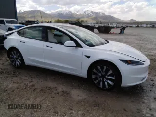 2025 Tesla Model 3 Long Range z VIN 5YJ3E1EBXSF968724, wystawiony jako Copart lot #53128525 z przebiegiem 1 127 mil mil oraz Szkoda całkowita • Salvage title. Historia ofert i sprzedaży dostępna na DreamBid. Obrazek 4.