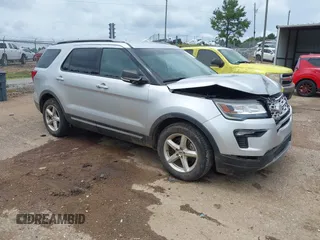 2019 Ford Explorer XLT z VIN 1FM5K7D87KGA82937, wystawiony jako IAAI lot #42446222 z przebiegiem 81 356 mil mil oraz . Historia ofert i sprzedaży dostępna na DreamBid. Obrazek 1.