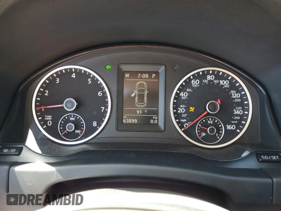 2014 Volkswagen Tiguan SEL with VIN WVGAV3AX8EW585929, listed as a Copart auction lot 61462205 with 63,899 mi miles and Salvage title. Bid and sale history available at DreamBid. Image 9.