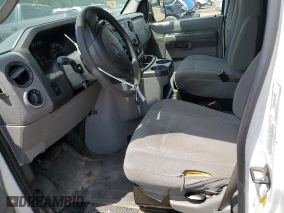 2013 Ford Econoline Cargo Commercial z VIN 1FTNE2EW3DDA51779, wystawiony jako Copart lot #53250015 z przebiegiem 261 768 mil mil oraz Nie do naprawy • Non repairable. Historia ofert i sprzedaży dostępna na DreamBid. Obrazek 7.