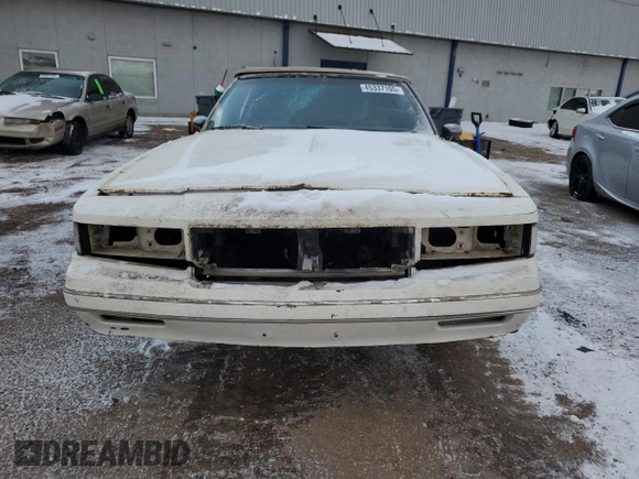 1983 Chevrolet Monte Carlo z VIN 1G1AZ37H5DR175751, wystawiony jako Copart lot #45337105 z przebiegiem 360 000 mil mil oraz Szkody całkowita. Historia ofert i sprzedaży dostępna na DreamBid. Obrazek 5.