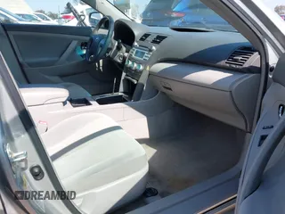 2007 Toyota Camry CE z VIN 4T1BE46K37U193771, wystawiony jako IAAI lot #42386583 z przebiegiem 166 233 mil mil oraz . Historia ofert i sprzedaży dostępna na DreamBid. Obrazek 5.
