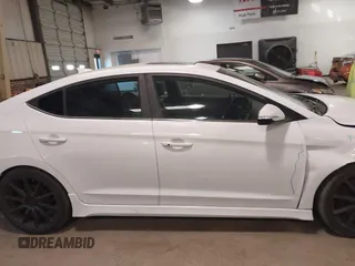 2018 Hyundai Elantra Sport с VIN KMHD04LB9JU505885, выставлен на аукционе IAAI как лот 41350693 с пробегом 155 153 миль миль и . История ставок и продаж доступна на DreamBid. Изображение 13.