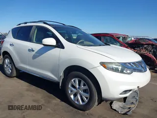 2013 Nissan Murano SL z VIN JN8AZ1MUXDW207824, wystawiony jako IAAI lot #41328227 z przebiegiem 131 937 mil mil oraz . Historia ofert i sprzedaży dostępna na DreamBid. Obrazek 1.