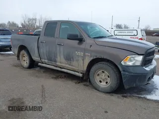 2018 Ram 1500 Express z VIN 1C6RR7FTXJS174226, wystawiony jako IAAI lot #41573603 z przebiegiem 131 730 mil mil oraz . Historia ofert i sprzedaży dostępna na DreamBid. Obrazek 1.