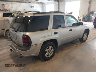 2006 Chevrolet TrailBlazer LS with VIN 1GNDT13S162121748, listed as a IAAI auction lot 42210260 with 236,517 mi miles and . Bid and sale history available at DreamBid. Image 4.