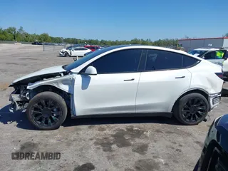 2022 Tesla Model Y Long Range with VIN 7SAYGAEE8NF431786, listed as a IAAI auction lot 41750353 with 67,846 mi miles and . Bid and sale history available at carsss.com. Image 15.