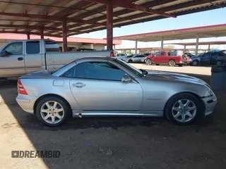 2002 Mercedes-Benz SLK 230 Kompressor с VIN WDBKK49FX2F251009, выставлен на аукционе IAAI как лот 42443840 с пробегом 82 655 миль миль и . История ставок и продаж доступна на DreamBid. Изображение 13.