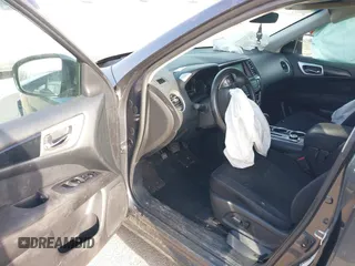 2013 Nissan Pathfinder SV with VIN 5N1AR2MM5DC650199, listed as a IAAI auction lot 41758539 with 172,568 mi miles. Bid and sale history available at carsss.com. Image 5.