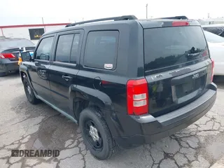 2010 Jeep Patriot Sport z VIN 1J4NT2GB1AD529283, wystawiony jako IAAI lot #42306792 z przebiegiem 195 840 mil mil oraz . Historia ofert i sprzedaży dostępna na DreamBid. Obrazek 3.