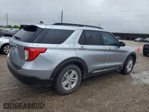 2022 Ford Explorer XLT z VIN 1FMSK7DH8NGA81304, wystawiony jako Copart lot #51003605 z przebiegiem 56 882 mil mil oraz Czysty tytuł • Clean title. Historia ofert i sprzedaży dostępna na DreamBid. Obrazek 3.