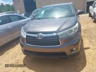 2015 Toyota Highlander Limited with VIN 5TDDKRFH0FS164173, listed as a IAAI auction lot 42323600 with 210,614 mi miles and . Bid and sale history available at DreamBid. Image 12.